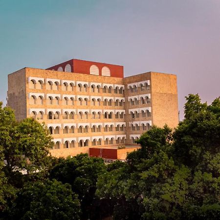 Taj Ganges Варанаси Екстериор снимка The main building of the university