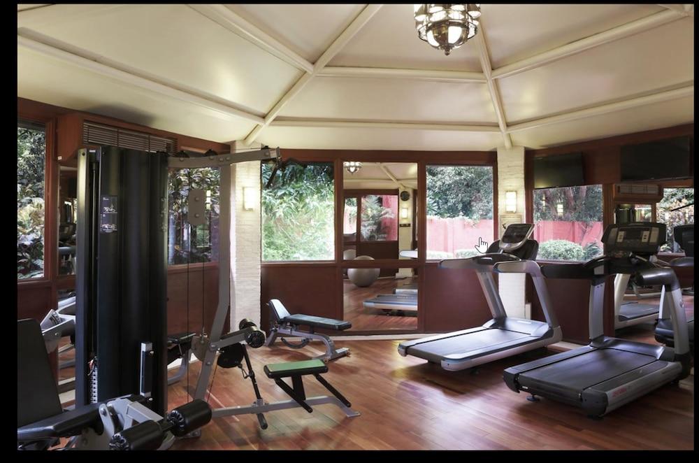 Taj Ganges Варанаси Екстериор снимка The gym at the Taj Bengal