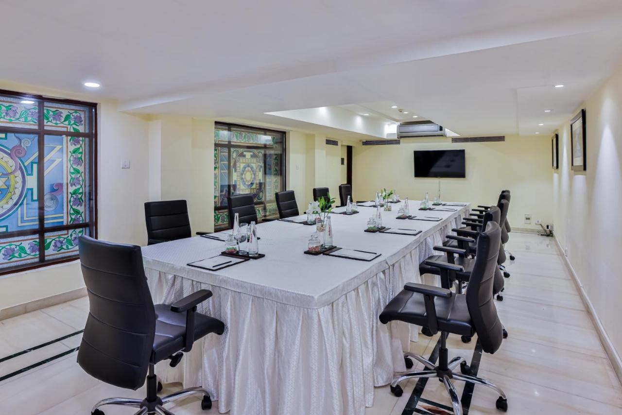 Taj Ganges Варанаси Екстериор снимка Meeting room at the hotel