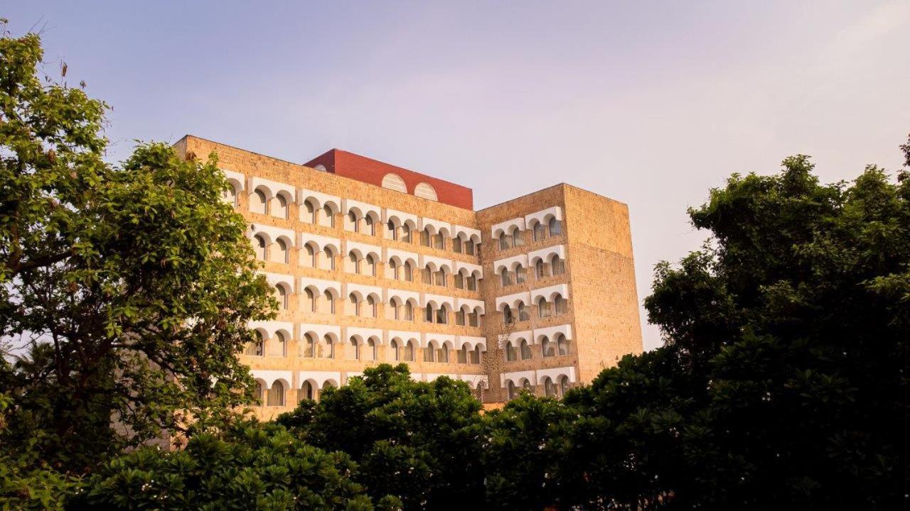 Taj Ganges Варанаси Екстериор снимка The main building of the university