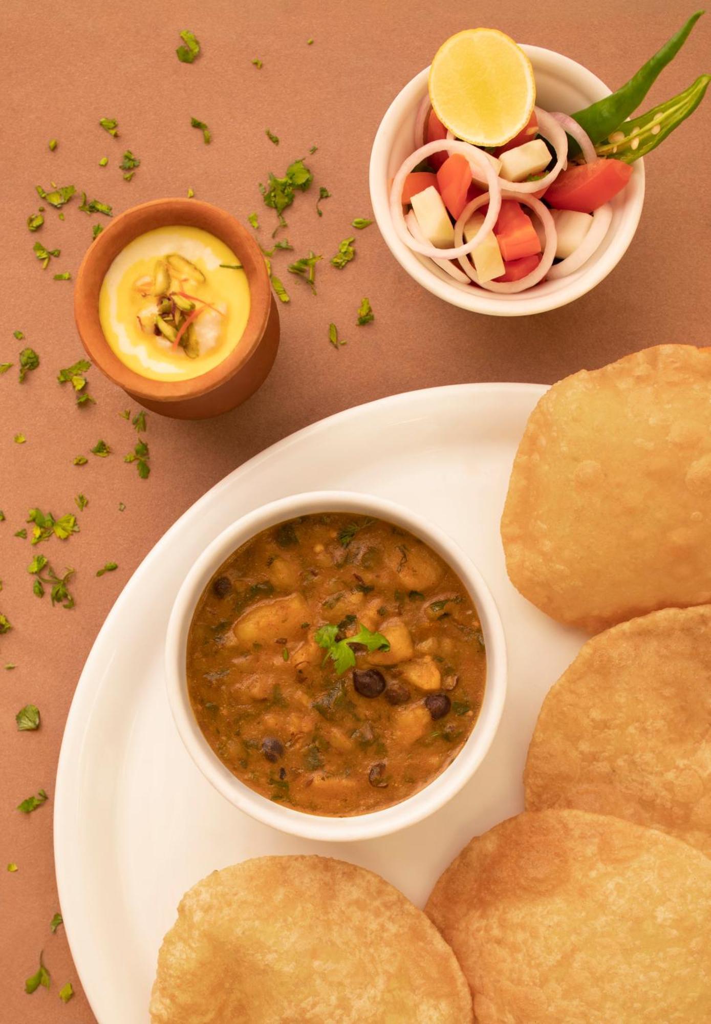 Taj Ganges Варанаси Екстериор снимка Poori masala