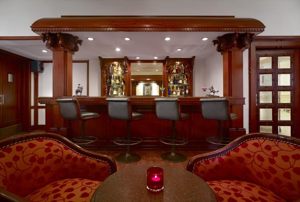 Taj Ganges Варанаси Екстериор снимка The bar