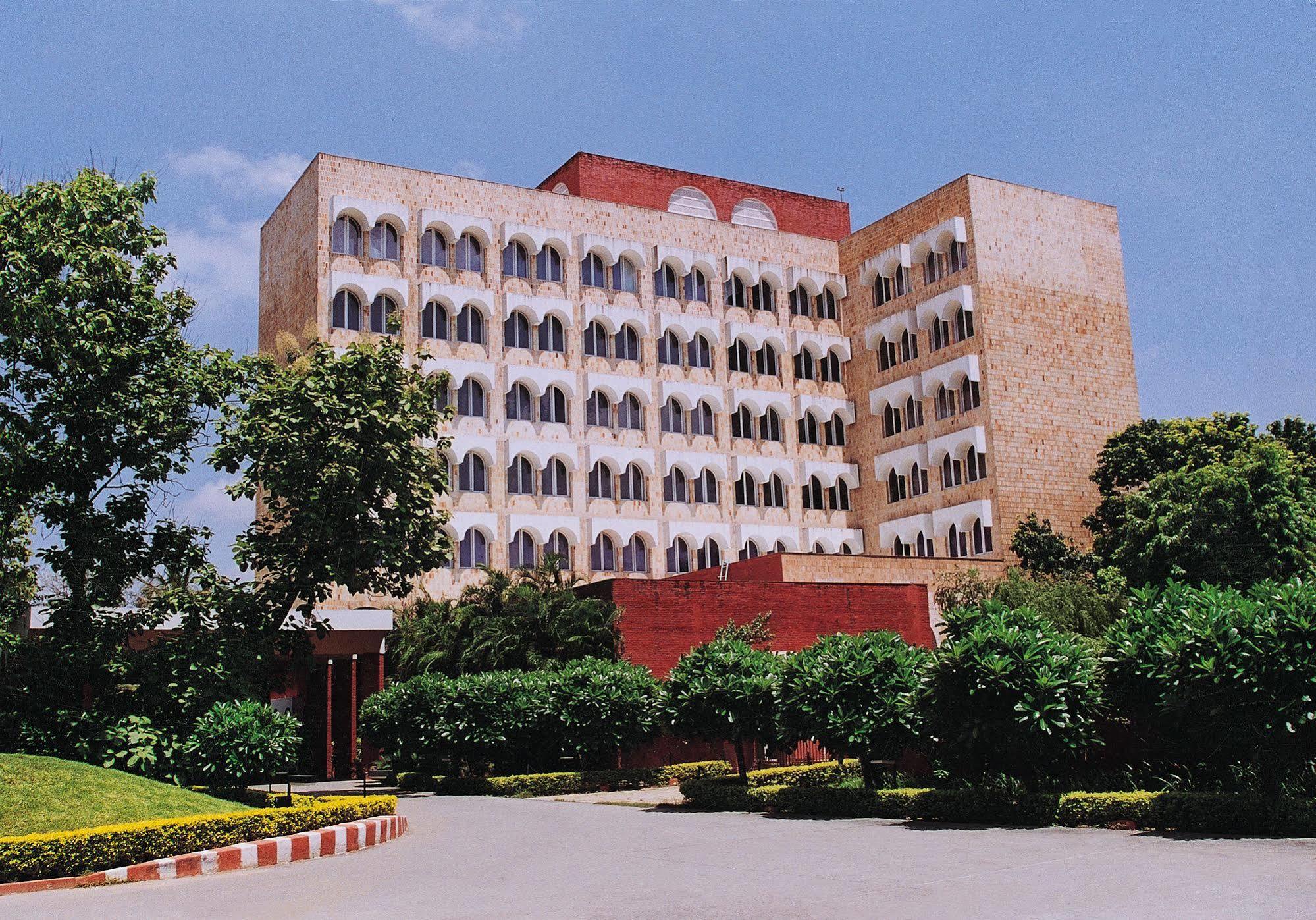 Taj Ganges Варанаси Екстериор снимка The Academic Block