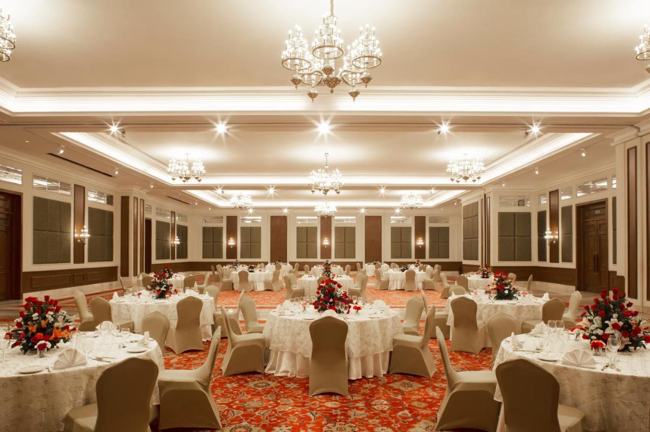 Taj Ganges Варанаси Екстериор снимка The Imperial Ball Room