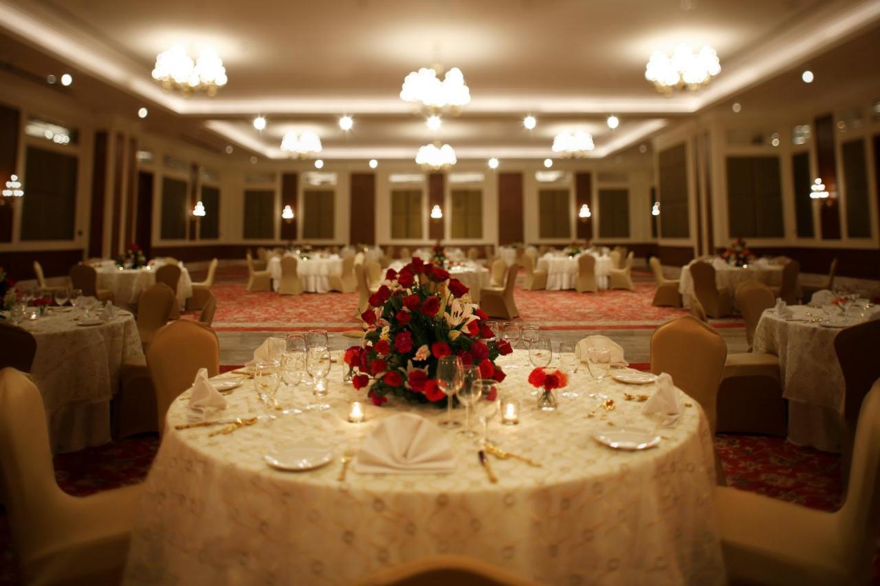 Taj Ganges Варанаси Екстериор снимка The Imperial Hotel
