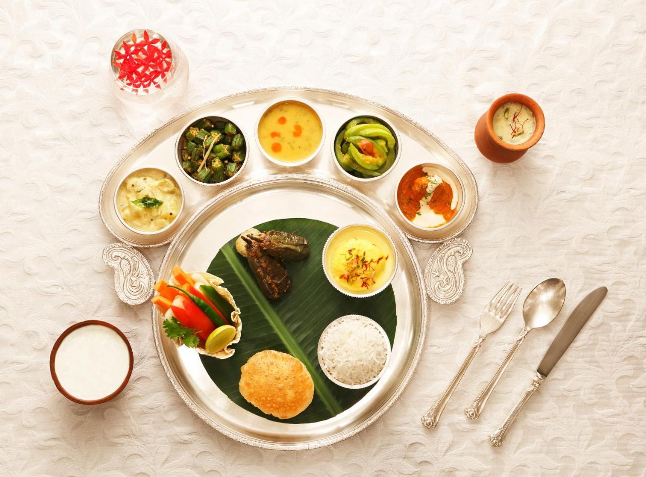 Taj Ganges Варанаси Екстериор снимка A vegetarian meal