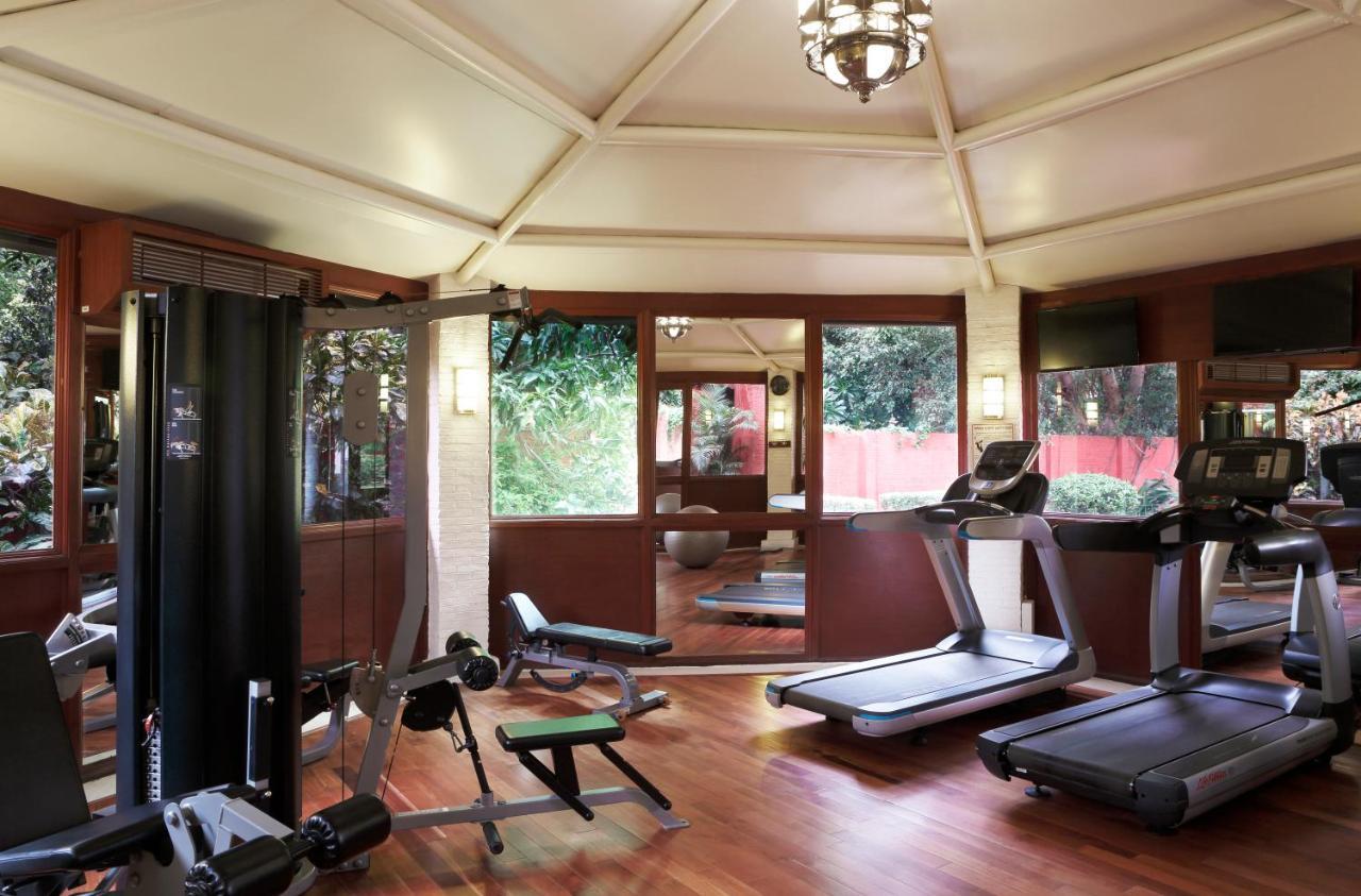 Taj Ganges Варанаси Екстериор снимка The gym at the Taj Bengal